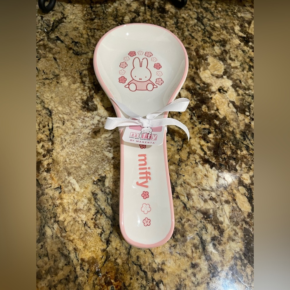 Magenta MIFFY pink and white floral spoon rest - Brand new!